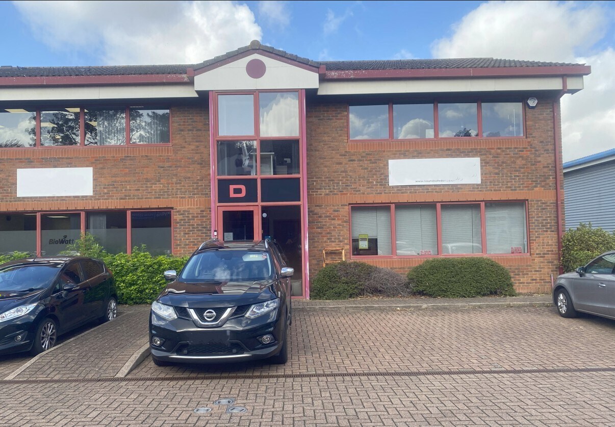 Mile Rd, Bedford for lease Building Photo- Image 1 of 2