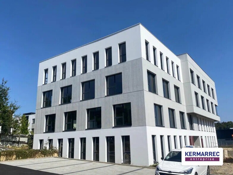 Office in Chartres-de-Bretagne for sale - Building Photo - Image 3 of 4