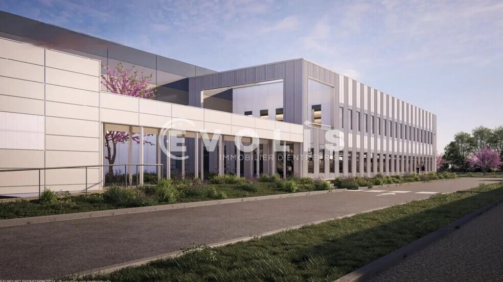 Industrial in Cavaillon for lease - Building Photo - Image 3 of 7