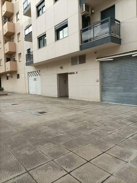 Retail in Algeciras for sale - Building Photo - Image 2 of 2