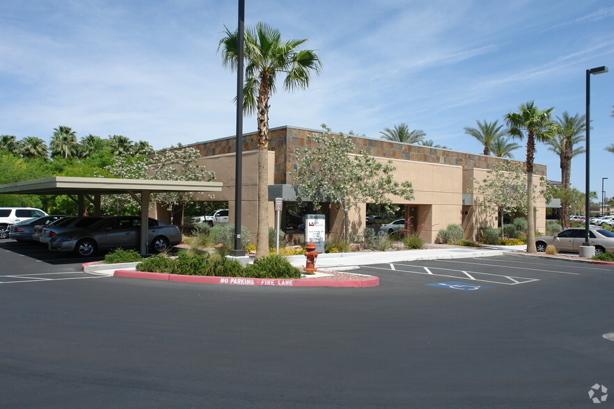 1825 Village Center Cir, Las Vegas, NV for lease - Building Photo - Image 3 of 30