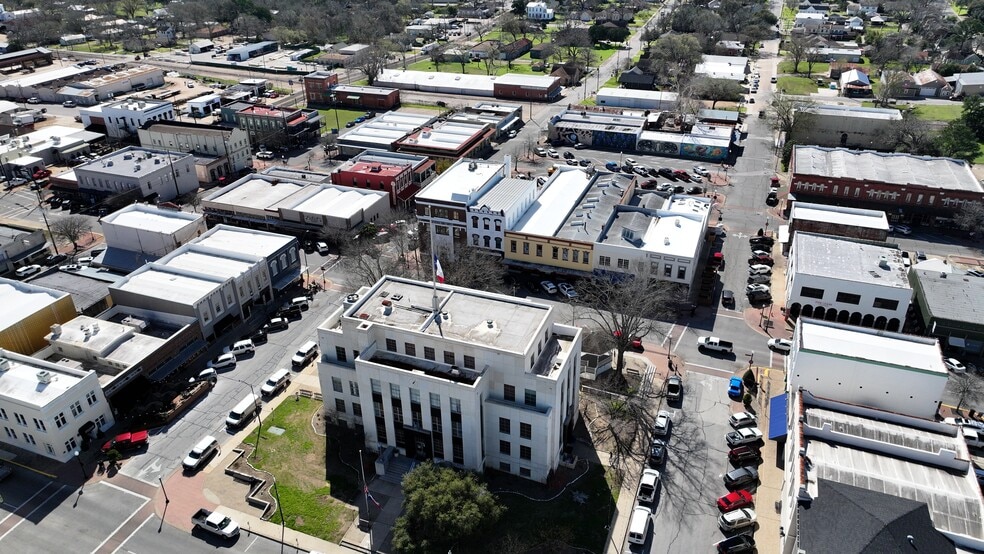 104 E Alamo St, Brenham, TX for sale - Building Photo - Image 3 of 32