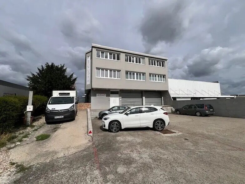 8 Rue Du Moulin À Cailloux, Orly for sale - Building Photo - Image 2 of 24