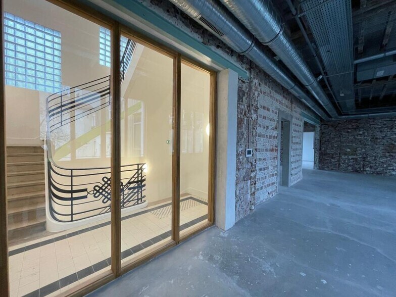 Office in Malakoff for lease - Building Photo - Image 3 of 4
