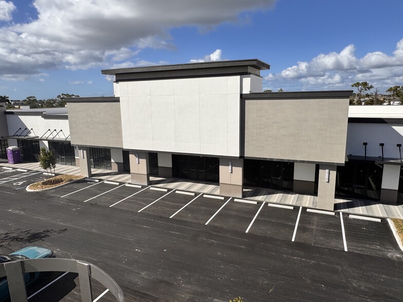 1019 SW Pine Island Rd, Cape Coral, FL for lease - Building Photo - Image 2 of 14