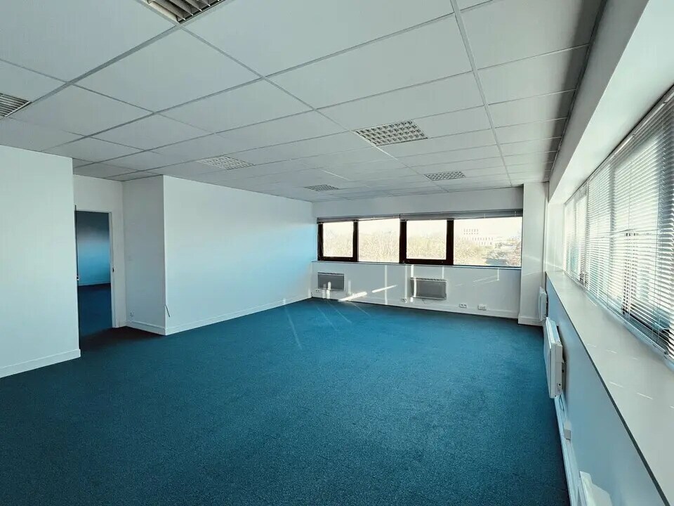 Office in Caen for lease Interior Photo- Image 1 of 19
