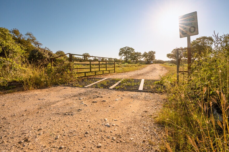 Applewhite Rd, San Antonio, TX 78264 226 acres Applewhite Rd