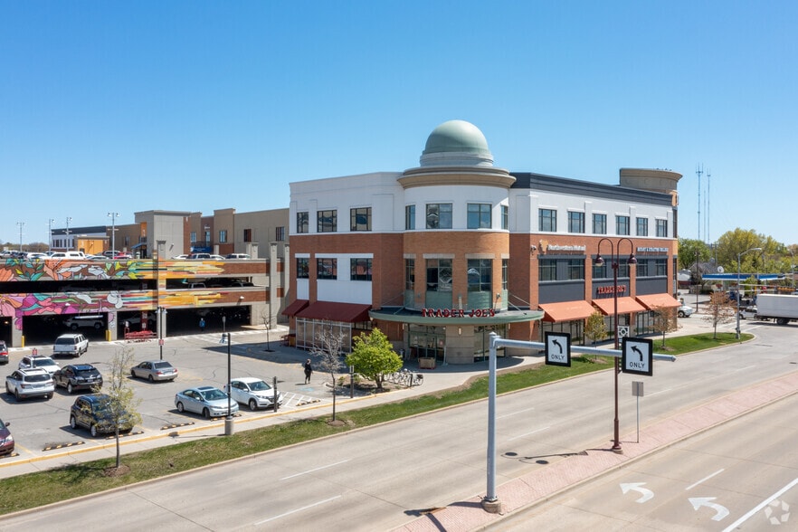 5900 N Port Washington Rd, Glendale, WI for lease - Building Photo - Image 3 of 27