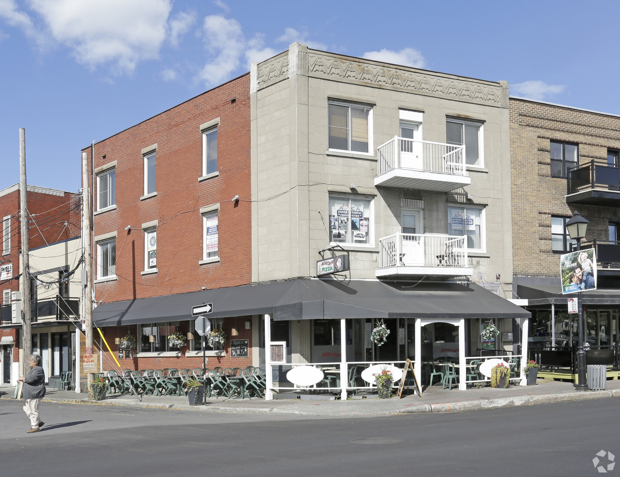 321 Rue Saint-Charles O, Longueuil, QC for lease Primary Photo- Image 1 of 3