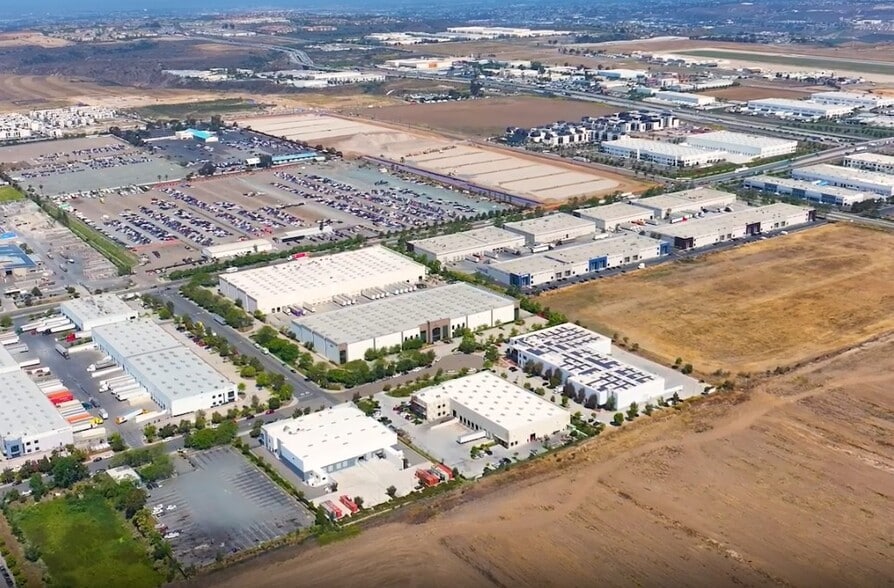 2335 Siempre Viva Ct, San Diego, CA for sale - Aerial Video - Image 2 of 31