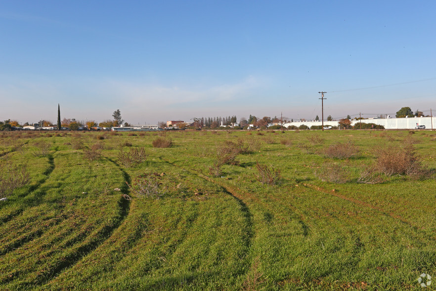 W Tuolumne St, Fowler, CA for sale - Primary Photo - Image 1 of 1