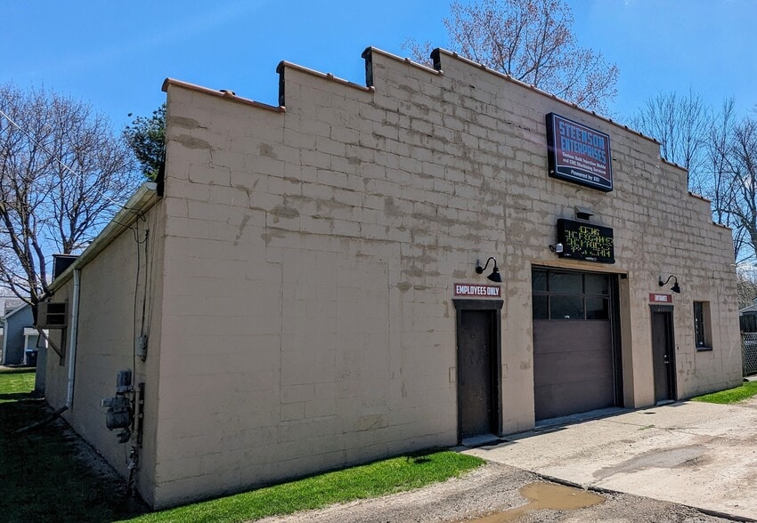 4444 Forest St, Leonard, MI for sale - Building Photo - Image 1 of 15