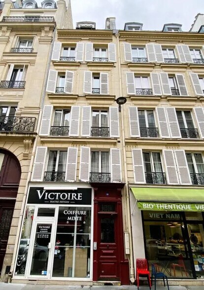 Office in Paris for lease - Building Photo - Image 1 of 6