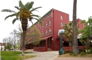 1590 California St, Redding, CA for lease - Primary Photo - Image 2 of 13