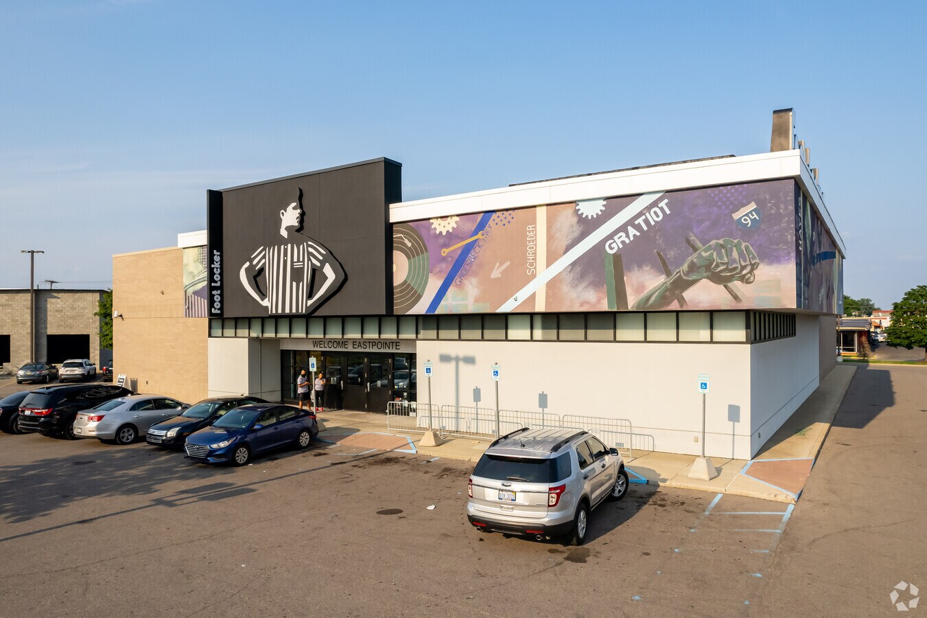 17755 E 8 Mile Rd, Eastpointe, MI 48021