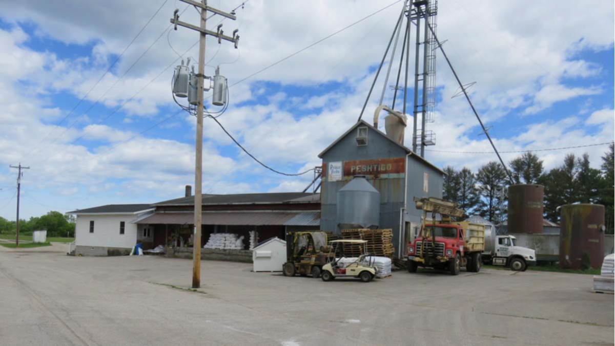 301 & 305 W Railroad St, Peshtigo, WI 54157