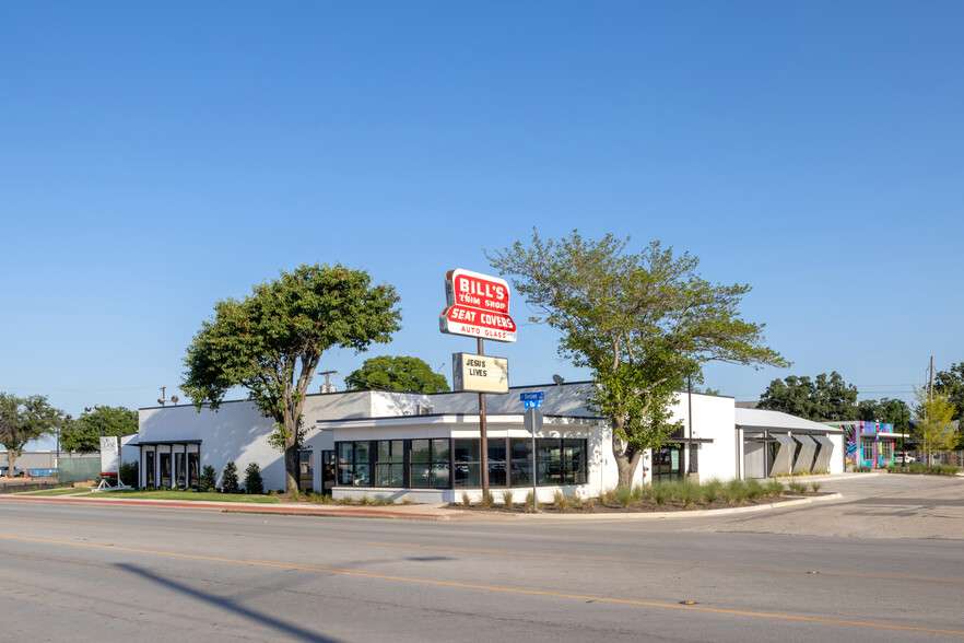 300 E Division St, Arlington, TX for lease - Building Photo - Image 1 of 24