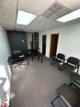 14902 Winding Creek Ct, Tampa, FL for lease Interior Photo- Image 2 of 10