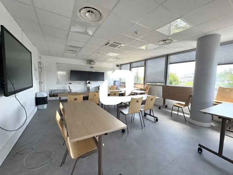 Office in Vélizy-Villacoublay for lease - Interior Photo - Image 3 of 12