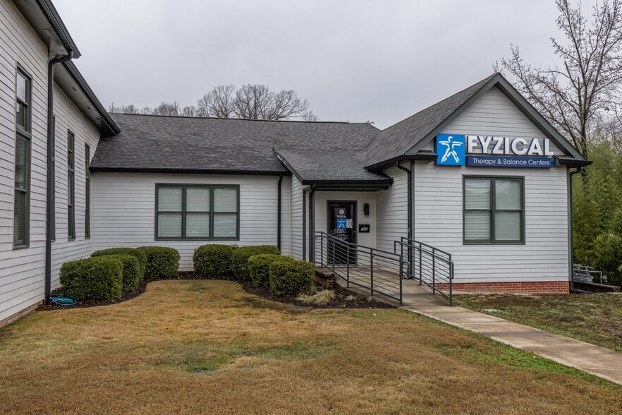 5576 Peachtree Rd, Atlanta, GA for lease - Building Photo - Image 1 of 1