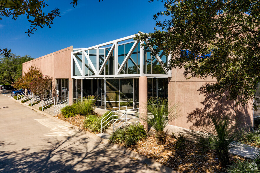 8107 Springdale Rd, Austin, TX for lease - Building Photo - Image 3 of 10