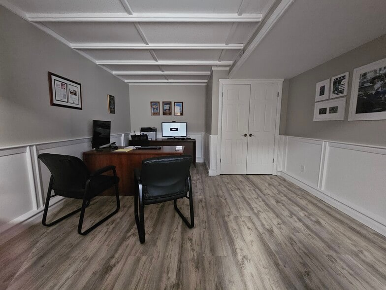 504 S 4th St, Ste Genevieve, MO for sale - Interior Photo - Image 2 of 4