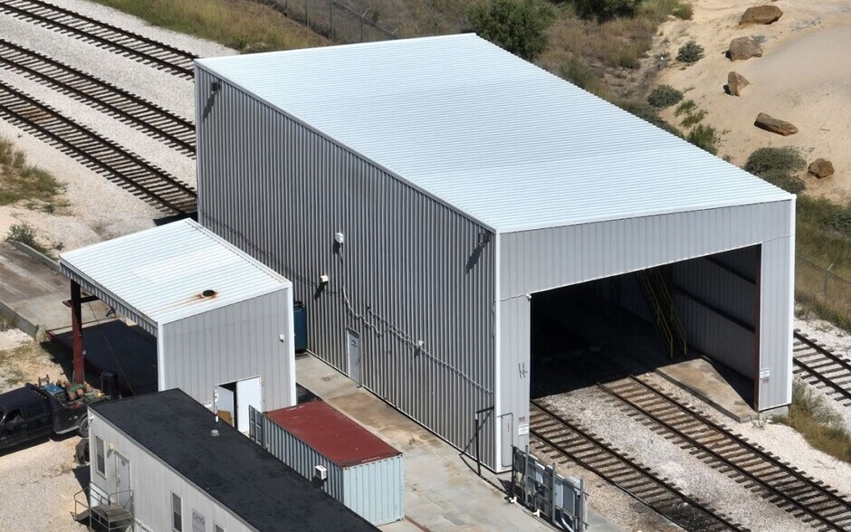 16492 Old Corpus Christi Rd, Elmendorf, TX for lease - Building Photo - Image 2 of 9