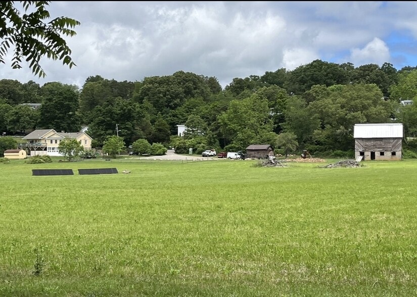 143 Reems Creek Rd, Weaverville, NC for sale - Primary Photo - Image 1 of 4