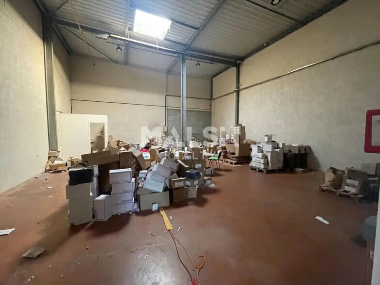 Flex in Bron for lease - Interior Photo - Image 2 of 10