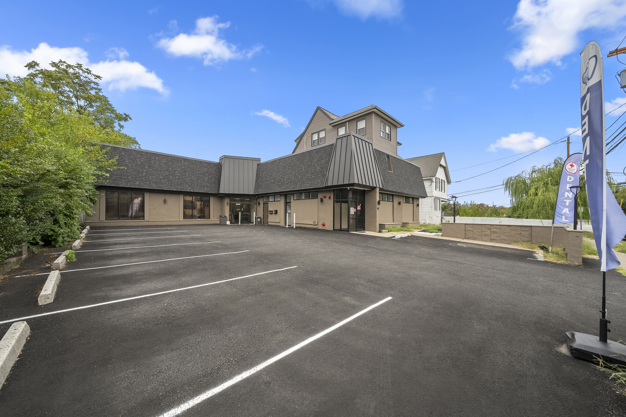 35 Pangborn Pl, Hackensack, NJ for lease Interior Photo- Image 1 of 24