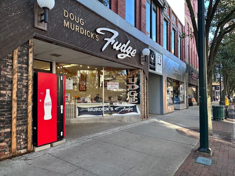 114-116 E Front St, Traverse City, MI for lease - Building Photo - Image 2 of 10