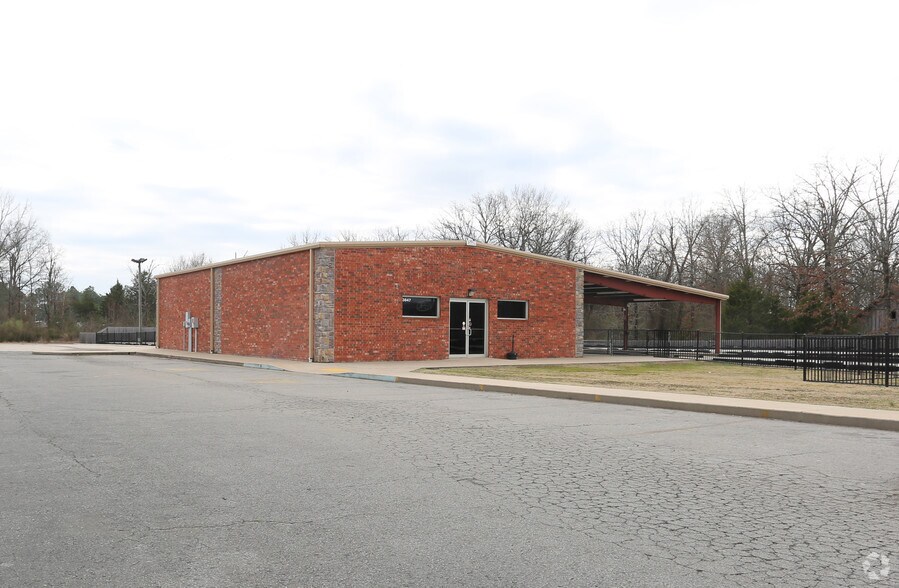 3847 Dave Ward Dr, Conway, AR for sale - Primary Photo - Image 1 of 1