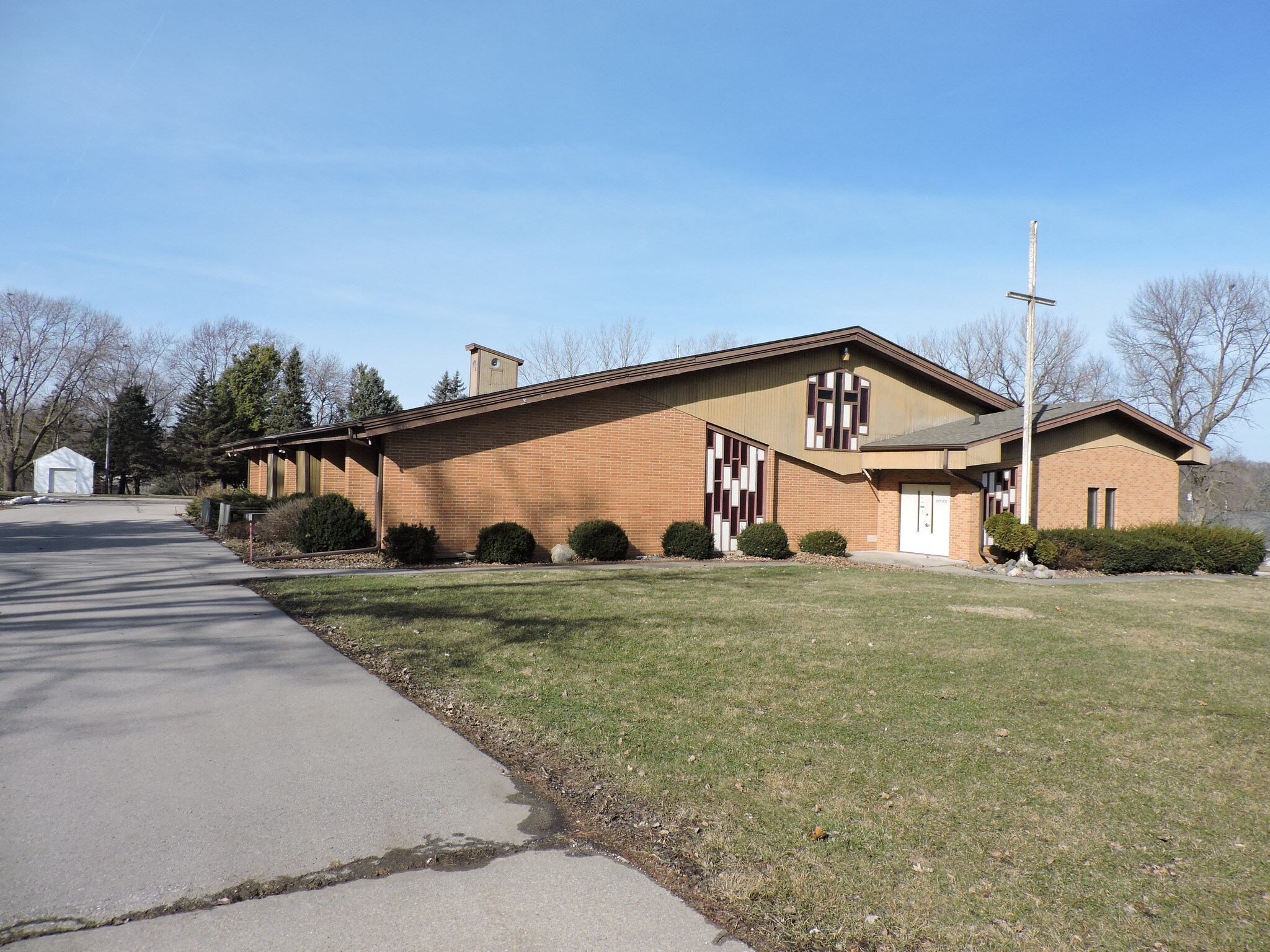 234 S Hackett Rd, Waterloo, IA for sale Building Photo- Image 1 of 1