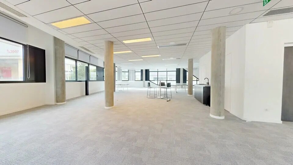 Office in Champagne-au-Mont-d'Or for lease - Interior Photo - Image 2 of 10