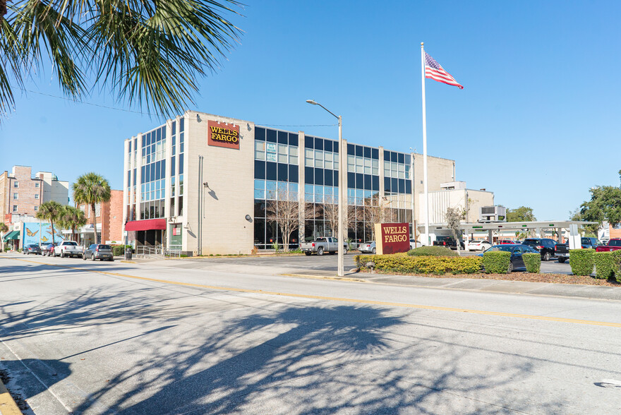 131 E New York Ave, Deland, FL for lease - Building Photo - Image 1 of 28