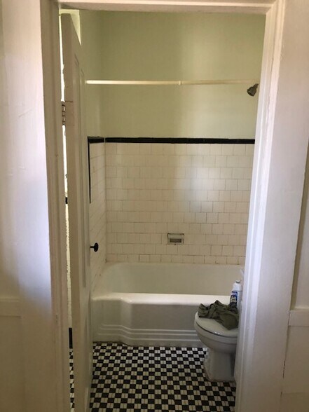 51 Griswold St, Meriden, CT for sale - Interior Photo - Image 3 of 6