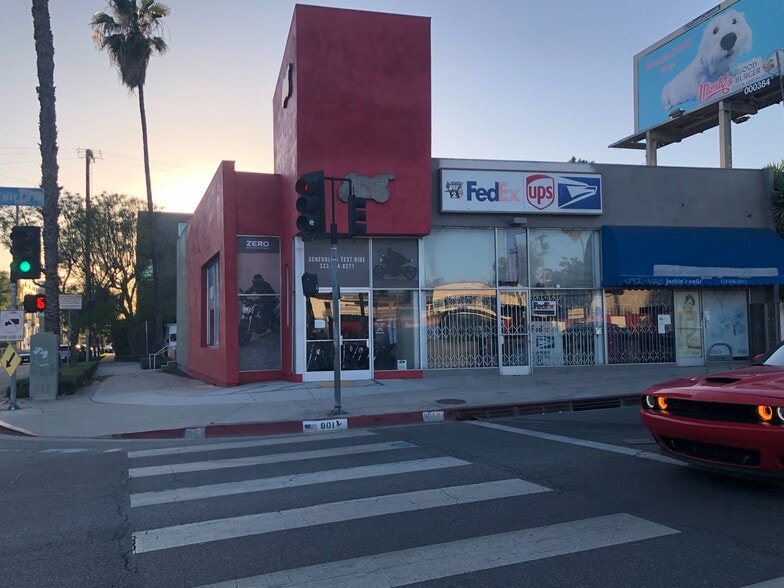 901-903 N Fairfax Ave, West Hollywood, CA for lease - Building Photo - Image 2 of 10