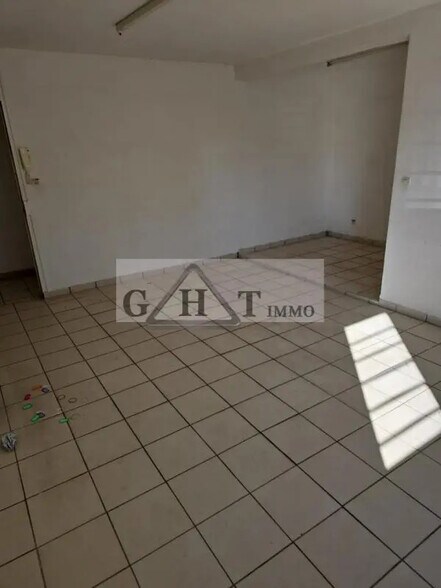 Office in Mareuil-lès-Meaux for lease - Interior Photo - Image 1 of 3