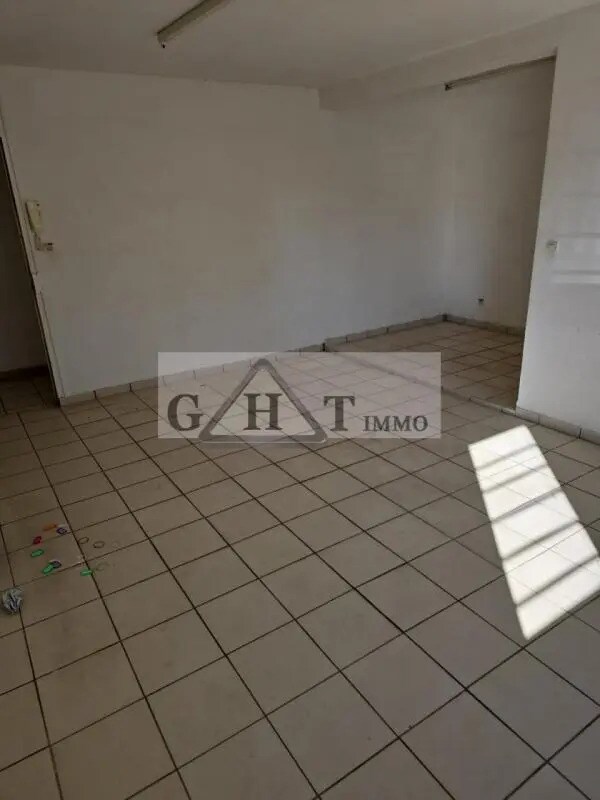 Office in Mareuil-lès-Meaux for lease Interior Photo- Image 1 of 4