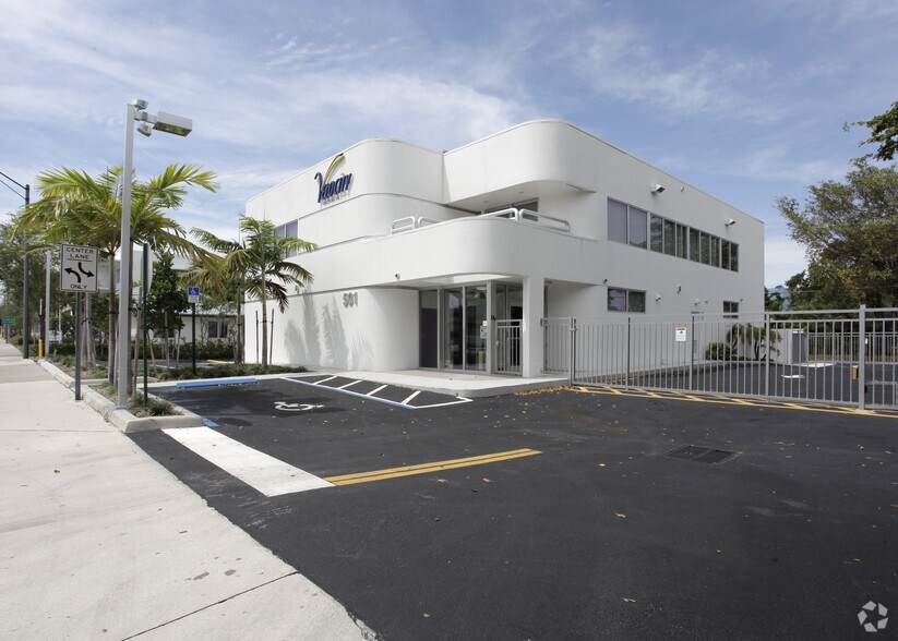 501 SE 12th St, Fort Lauderdale, FL for sale - Primary Photo - Image 1 of 11