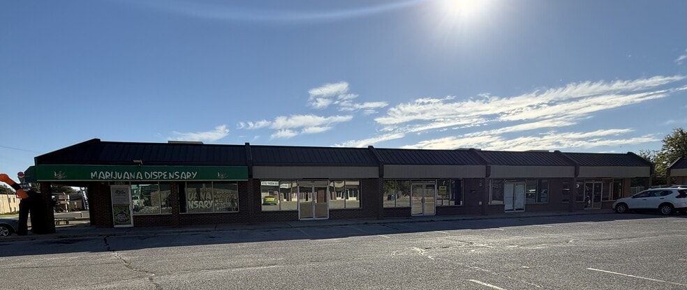 Peachtree Square Shopping Center portfolio of 3 properties for sale on LoopNet.com - Building Photo - Image 2 of 5