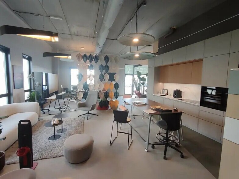 Office in Vaulx-Milieu for lease - Interior Photo - Image 2 of 4