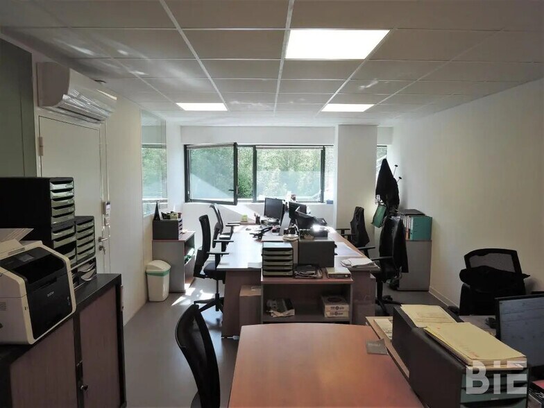 Office in Pessac for lease - Interior Photo - Image 3 of 5