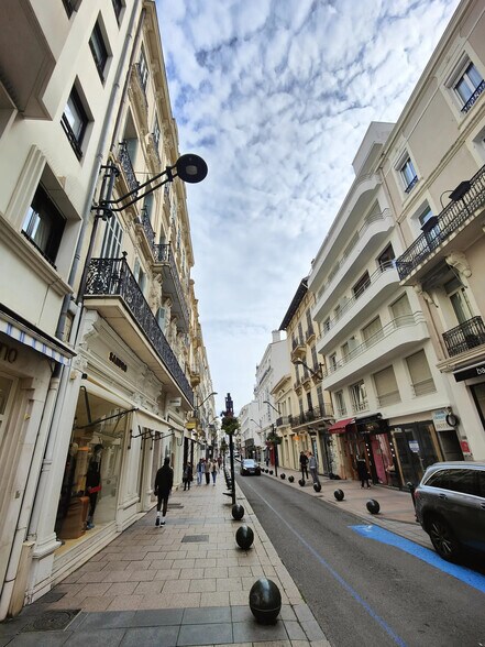 Office in Cannes for lease - Building Photo - Image 1 of 7