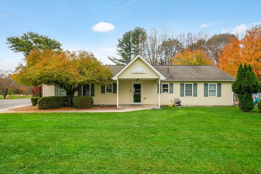 8 Brookside Rd, New Paltz, NY for sale - Primary Photo - Image 1 of 1