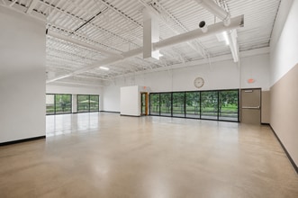 425 Etna St, Saint Paul, MN for lease Interior Photo- Image 2 of 7