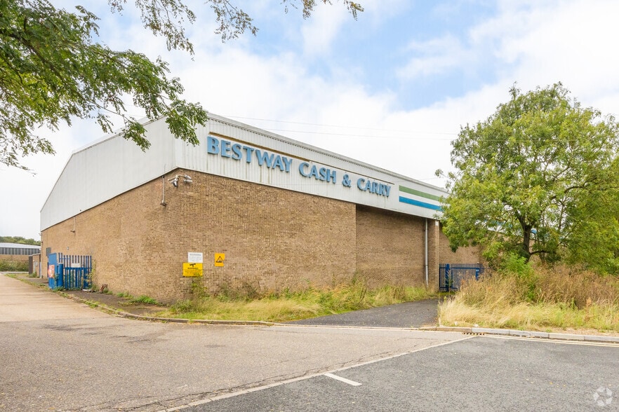 4 Shrewsbury Ave, Peterborough for sale - Primary Photo - Image 1 of 1