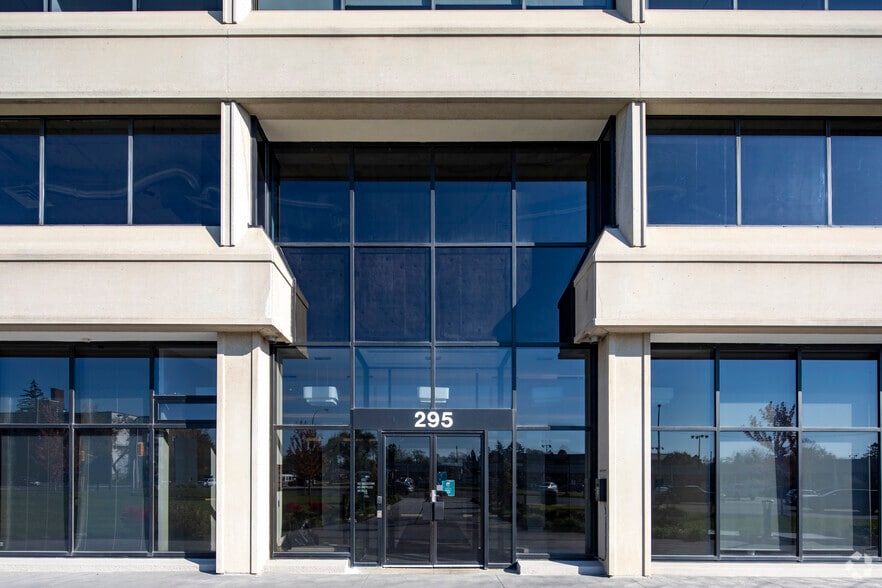 295 The West Mall, Toronto, ON for lease - Building Photo - Image 3 of 10