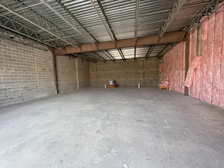 835 Del Oro Ln, Pharr, TX for lease - Interior Photo - Image 3 of 6