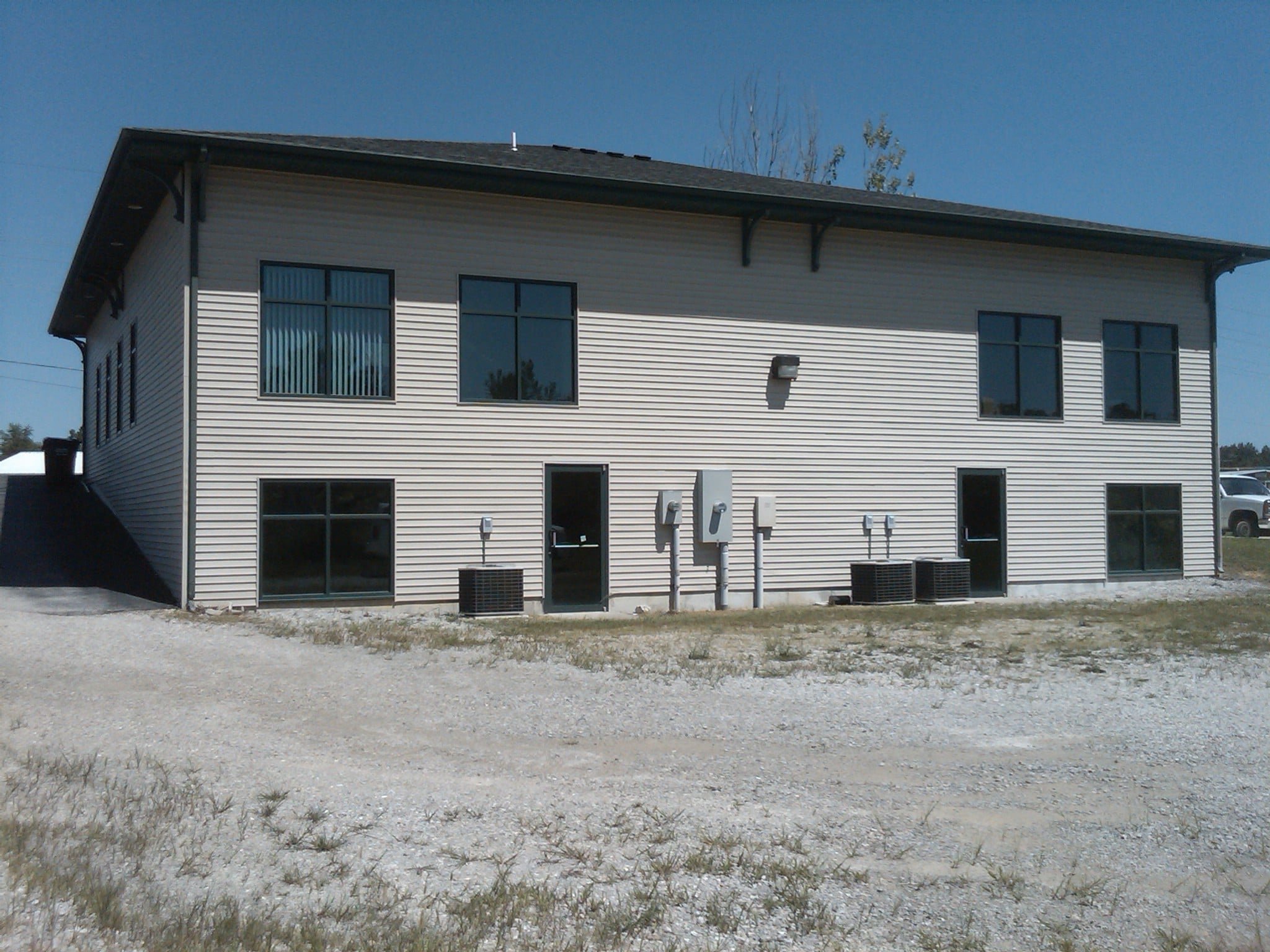 1206 E Veterans Memorial Pky, Warrenton, MO for lease Building Photo- Image 1 of 2